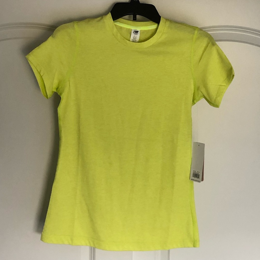 🤩Women’s New Balance Heather Tech Crew🤩